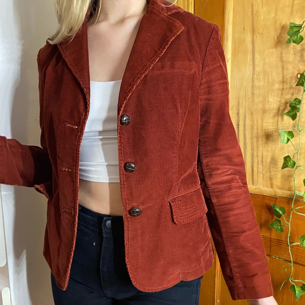 LondonJean dark red corduroy blazer with brown buttons, pockets and lapels